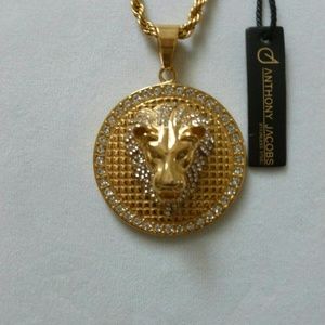 🦁BNWT 18K GOLD PLATED SWAROVSKI LION NECKLACE